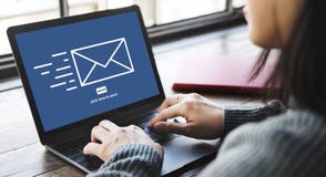El correo electrónico de la mensajería envía concepto de la comunicación del sobre foto de archivo libre de regalías El correo electrónico de la mensajería envía concepto de la comunicación del sobre foto de archivo libre de regalías
