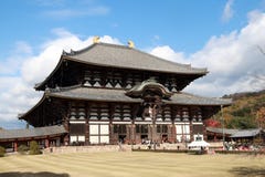 El edificio principal o la iglesia budista hizo de la madera de la teca el más grande del mundo del templo de Todaiji en fondo de foto de archivo libre de regalías El edificio principal o la iglesia budista hizo de la madera de la teca el más grande del mundo del templo de Todaiji en fondo de foto de archivo libre de regalías