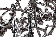 El elemento de una figura abstracta del cromo plateó el acero que simulaba fluidez y que salpicaba el líquido fotos de archivo El elemento de una figura abstracta del cromo plateó el acero que simulaba fluidez y que salpicaba el líquido fotos de archivo