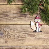 El fondo de la Navidad con el zorro y el pino decorativos ramifica en ol Fotos de archivo El fondo de la Navidad con el zorro y el pino decorativos ramifica en ol Fotos de archivo