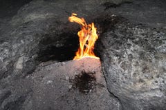 El gas natural flamea en la quimera, Yanartas cerca de Cirali, Turquía fotografía de archivo El gas natural flamea en la quimera, Yanartas cerca de Cirali, Turquía fotografía de archivo