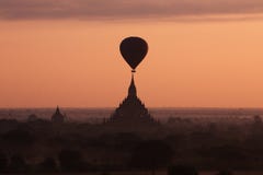 El globo del aire caliente photgrphed en el Bealton, demostración de aire del circo del vuelo del VA fotografía de archivo El globo del aire caliente photgrphed en el Bealton, demostración de aire del circo del vuelo del VA fotografía de archivo