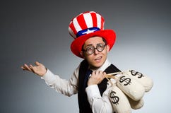 El hombre con los sacos del dinero del dólar imagen de archivo El hombre con los sacos del dinero del dólar imagen de archivo