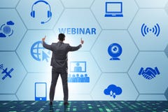 El hombre de negocios en concepto webinar en l?nea fotos de archivo libres de regalías El hombre de negocios en concepto webinar en l?nea fotos de archivo libres de regalías