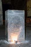 El jefe de Decebal se talla de la sal en un pedestal en minas de sal en Slanic - Salina Slanic Prahova - en la ciudad de Prahova fotografía de archivo libre de regalías El jefe de Decebal se talla de la sal en un pedestal en minas de sal en Slanic - Salina Slanic Prahova - en la ciudad de Prahova fotografía de archivo libre de regalías