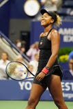 El jugador de tenis profesional Naomi Osaka celebra el partido semi-final del US Open de la victoria después de 2018 fotos de archivo El jugador de tenis profesional Naomi Osaka celebra el partido semi-final del US Open de la victoria después de 2018 fotos de archivo