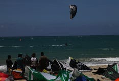 el kitesurfing en la República Dominicana del cabarette de Océano Atlántico imagenes de archivo el kitesurfing en la República Dominicana del cabarette de Océano Atlántico imagenes de archivo