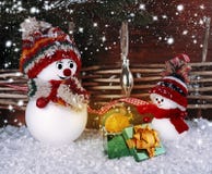 El Muñeco De Nieve Da Un Regalo De La Navidad A Mi Amigo Imagen de archivo - Imagen de regalo, nieve: 47563407