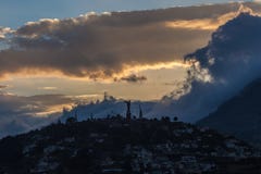 EL Panecillo, kleiner Hügel in der Mitte von Quito stockbilder EL Panecillo, kleiner Hügel in der Mitte von Quito stockbilder