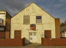 El pasillo del taladro en el extremo oriental de la explanada de Sidmouth Un edificio que ha estado deteriorando durante muchos a imágenes de archivo libres de regalías El pasillo del taladro en el extremo oriental de la explanada de Sidmouth Un edificio que ha estado deteriorando durante muchos a imágenes de archivo libres de regalías