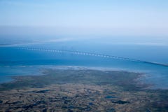 El puente de Øresund o de Ã-resund fotografía de archivo libre de regalías El puente de Øresund o de Ã-resund fotografía de archivo libre de regalías