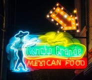 El Rancho Grande, Neonowy znak 66 trasy zdjęcia royalty free El Rancho Grande, Neonowy znak 66 trasy zdjęcia royalty free
