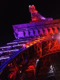 el sorprender hermoso púrpura de la maravilla blacksky de la belleza de la noche de las metas de los colores del eiffeltower imagenes de archivo el sorprender hermoso púrpura de la maravilla blacksky de la belleza de la noche de las metas de los colores del eiffeltower imagenes de archivo