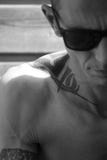 El tatuaje en el hombre imagenes de archivo El tatuaje en el hombre imagenes de archivo