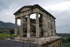 El templo antiguo en el Messene antiguo imagen de archivo El templo antiguo en el Messene antiguo imagen de archivo
