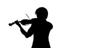 El violinista se realiza en un violín en un estudio blanco Fondo blanco Silueta metrajes El violinista se realiza en un violín en un estudio blanco Fondo blanco Silueta metrajes