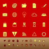 El web y Internet colorean iconos en fondo rojo stock de ilustración El web y Internet colorean iconos en fondo rojo stock de ilustración