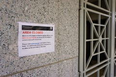 El área de National Park Service se cerró al lado de puerta rallada fotografía de archivo El área de National Park Service se cerró al lado de puerta rallada fotografía de archivo