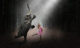 Elefante del baile, bailarín de la bailarina, muchacha, naturaleza Elefante del baile, bailarín de la bailarina, muchacha, naturaleza