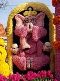 Elefante hecho de las flores Coche adornado con las flores, desfile de la flor fotos de archivo libres de regalías Elefante hecho de las flores Coche adornado con las flores, desfile de la flor fotos de archivo libres de regalías