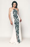 Elegante sexy vrouw in lange witte kleding stock afbeeldingen Elegante sexy vrouw in lange witte kleding stock afbeeldingen