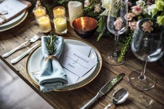 Eleganter Restaurant-Gedeck-Service für Aufnahme mit Rese stockbild Eleganter Restaurant-Gedeck-Service für Aufnahme mit Rese stockbild