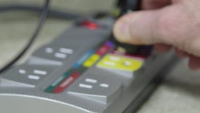 Elektrischer Anschluss und Stromkabel stock video footage Elektrischer Anschluss und Stromkabel stock video footage