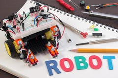 Elektronisk sats för STAM eller för DIY, linje idéer för spårningrobotkonkurrens royaltyfria foton Elektronisk sats för STAM eller för DIY, linje idéer för spårningrobotkonkurrens royaltyfria foton