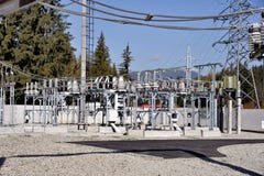 Elektryczna wysoka woltaż podstacja, składniki i zdjęcia stock Elektryczna wysoka woltaż podstacja, składniki i zdjęcia stock