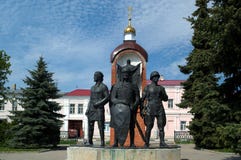 ELETT./LIPECK, RUSSIA - 8 MAGGIO 2017: il monumento alle protezioni della città sempre immagine stock ELETT./LIPECK, RUSSIA - 8 MAGGIO 2017: il monumento alle protezioni della città sempre immagine stock