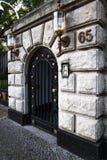 Embajada rusa en el tilo de la guarida del unter, Berlín, Alemania septiembre de 2017 fotografía de archivo libre de regalías Embajada rusa en el tilo de la guarida del unter, Berlín, Alemania septiembre de 2017 fotografía de archivo libre de regalías