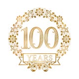 Emblema dorato del centesimo anniversario di anni nello stile d'annata royalty illustrazione gratis Emblema dorato del centesimo anniversario di anni nello stile d'annata royalty illustrazione gratis