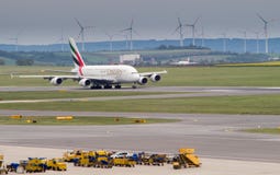 Emiraten A380 die offf nemen royalty-vrije stock foto Emiraten A380 die offf nemen royalty-vrije stock foto