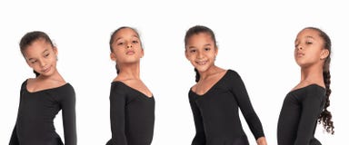 Emotionele taille op portretten van het jonge meisje van de mulat in een gymnastiek- kostuum op een witte achtergrond in studio stock foto Emotionele taille op portretten van het jonge meisje van de mulat in een gymnastiek- kostuum op een witte achtergrond in studio stock foto