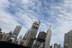 Empire State Building de Midtown de bâtiments de Watertowers New York City photographie stock Empire State Building de Midtown de bâtiments de Watertowers New York City photographie stock