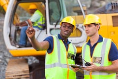 Emplazamiento de la obra de los compañeros de trabajo Emplazamiento de la obra de los compañeros de trabajo