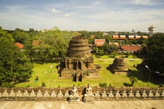 En Ayutthaya de estatuas de Buda dos filamentos Fileira de estátuas da Buda em Ayutthaya imagens de stock En Ayutthaya de estatuas de Buda dos filamentos Fileira de estátuas da Buda em Ayutthaya imagens de stock