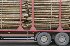 En bois ouvre une session la remorque de enregistrement de camion Photo libre de droits En bois ouvre une session la remorque de enregistrement de camion Photo libre de droits