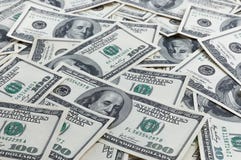 En hög av hundra USA-sedlar med presidentstående Kassa av hundra dollarräkningar, dollarbakgrundsbild royaltyfria bilder En hög av hundra USA-sedlar med presidentstående Kassa av hundra dollarräkningar, dollarbakgrundsbild royaltyfria bilder