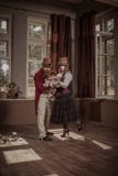En man, en kvinna och ett barn, ikl?dd steampunkstilkl?der arkivfoton En man, en kvinna och ett barn, ikl?dd steampunkstilkl?der arkivfoton