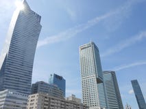 En sikt av den moderna Warszawa royaltyfria bilder En sikt av den moderna Warszawa royaltyfria bilder