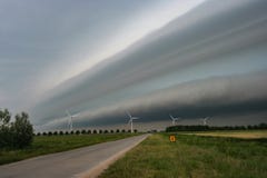 En Spectaculair Shelfcloud i Nederländerna royaltyfri foto En Spectaculair Shelfcloud i Nederländerna royaltyfri foto