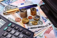 encaissez l'euro corde de note d'argent de l'orientation cent des euro cinq photo stock encaissez l'euro corde de note d'argent de l'orientation cent des euro cinq photo stock