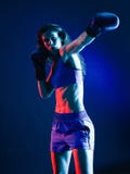 Encaixotamento do pugilista da mulher isolado imagem de stock royalty free Encaixotamento do pugilista da mulher isolado imagem de stock royalty free