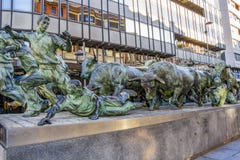 Encierro-Monument oder Stierlauf-Monument durch Rafael Huerta auf Roncesvalles-Allee in Pamplona, Spanien lizenzfreies stockbild Encierro-Monument oder Stierlauf-Monument durch Rafael Huerta auf Roncesvalles-Allee in Pamplona, Spanien lizenzfreies stockbild