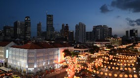 Enciéndase para arriba de la calle de Chinatown Enciéndase para arriba de la calle de Chinatown