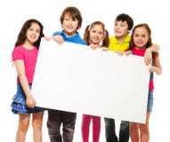 Enfants montrant la plaquette vide Photo libre de droits Enfants montrant la plaquette vide Photo libre de droits