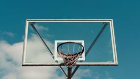 Enfoca a tiempo el lapso del aro de baloncesto Enfoca a tiempo el lapso del aro de baloncesto