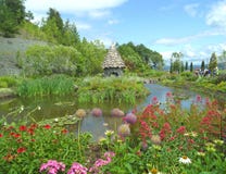 English country style garden with a fairy cottage on the pond Stock Photography English country style garden with a fairy cottage on the pond Stock Photography