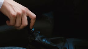 Engrenagem em um veículo com transmissão manual filme Engrenagem em um veículo com transmissão manual filme